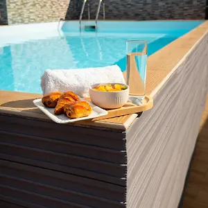 Jacuzzi Et Piscine Au Centre De Appartement